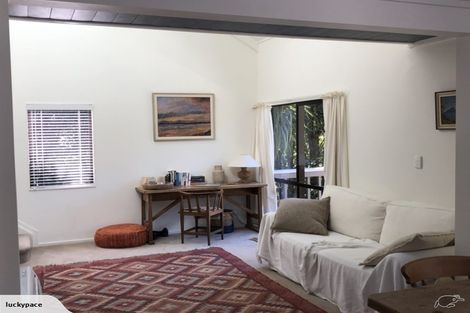 Photo of property in 2/99 Konini Road, Titirangi, Auckland, 0604