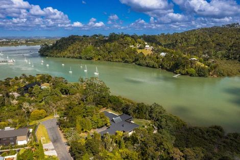Photo of property in 20 Oscar Road, Greenhithe, Auckland, 0632