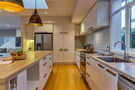 Photo of property in 52 Saint Andrews Hill Road, Mount Pleasant, Christchurch, 8081