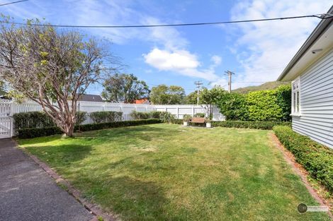 Photo of property in 10 Birdwood Road, Waterloo, Lower Hutt, 5011