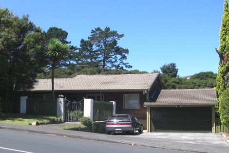 Photo of property in 62 Easton Park Parade, Glenfield, Auckland, 0629