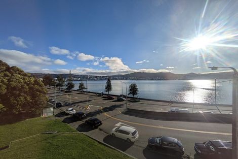 Photo of property in The Capital, 370 Oriental Parade, Oriental Bay, Wellington, 6011