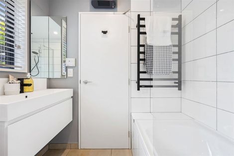 Photo of property in 2/18b Blighs Road, Strowan, Christchurch, 8052