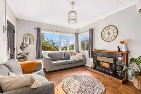 Photo of property in 38 Raroa Terrace, Tawa, Wellington, 5028