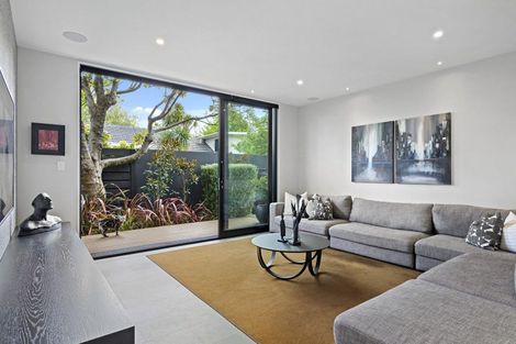 Photo of property in 2/28 Jeffreys Road, Fendalton, Christchurch, 8052