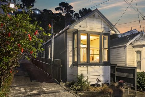 Photo of property in 15 Upper Bourke Street, Kilbirnie, Wellington, 6022