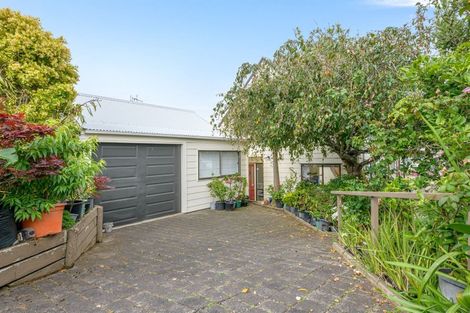 Photo of property in 62 Lyttelton Avenue, Forrest Hill, Auckland, 0620