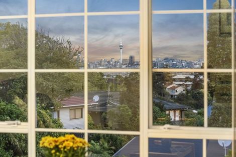 Photo of property in 8 Calman Place, Chatswood, Auckland, 0626