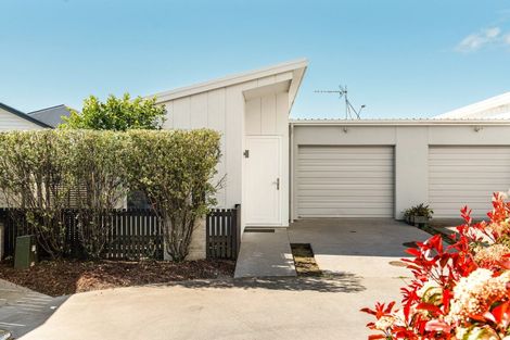 Photo of property in 1 Chain Place, Papamoa, 3118
