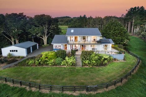 Photo of property in 384 Mangakura Road, Helensville, 0875