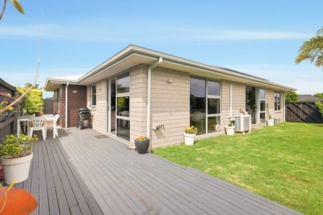 Photo of property in 11 Coutts Street, Papamoa Beach, Papamoa, 3118