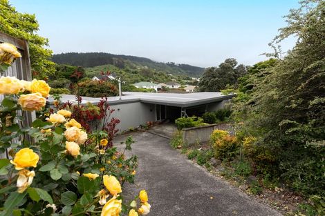 Photo of property in 15 Nuffield Street, Tawa, Wellington, 5028