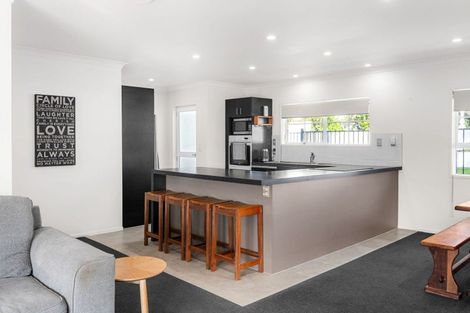 Photo of property in 42 Gilbass Avenue, Hamilton Lake, Hamilton, 3204