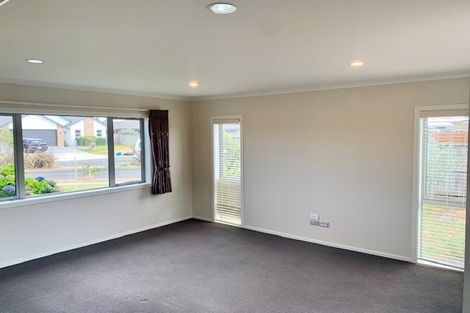 Photo of property in 16 Piwakawaka Court, Rototuna North, Hamilton, 3210