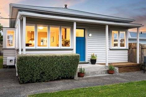 Photo of property in 19 Main Road, Titahi Bay, Porirua, 5022