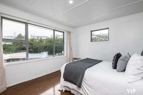 Photo of property in 1b Link Road, Newlands, Wellington, 6037