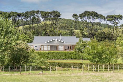 Photo of property in 233 Muriwai Valley Road, Muriwai, Waimauku, 0881