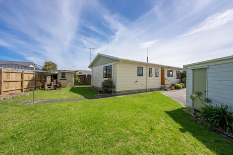 Photo of property in 11 Simcox Street, Otaki Beach, Otaki, 5512