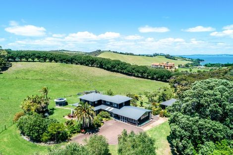 Photo of property in 92 Nick Johnstone Drive, Waiheke Island, 1971