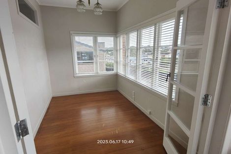 Photo of property in 22 Dallinghoe Crescent, Milford, Auckland, 0620