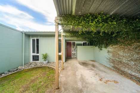 Photo of property in 12 Westmere Place, Takaro, Palmerston North, 4412