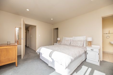 Photo of property in 10 Harrys Way, Redwood, Christchurch, 8051