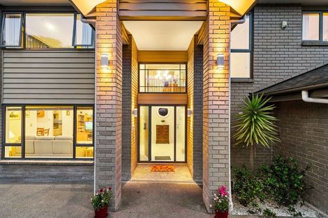 Photo of property in 3 Bintulu Place, Fairview Heights, Auckland, 0632