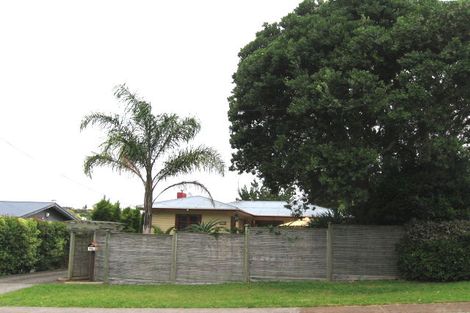 Photo of property in 2/46 Hillcrest Avenue, Hillcrest, Auckland, 0627