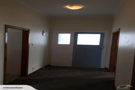 Photo of property in 2/142 Rongotai Road, Kilbirnie, Wellington, 6022