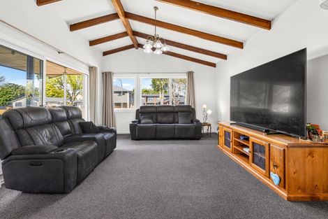 Photo of property in 66 Oakfield Crescent, Pukete, Hamilton, 3200