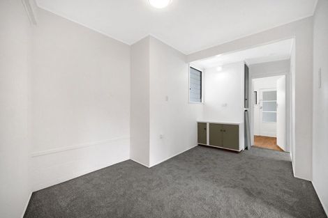 Photo of property in 392 Glenfield Road, Glenfield, Auckland, 0629