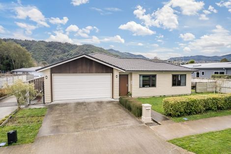 Photo of property in 2 Rimutaka Street, Trentham, Upper Hutt, 5018