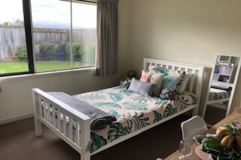 Photo of property in 100 Rosalie Terrace, Kelvin Grove, Palmerston North, 4414