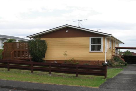 Photo of property in 17 Blue Way, Glendene, Auckland, 0602