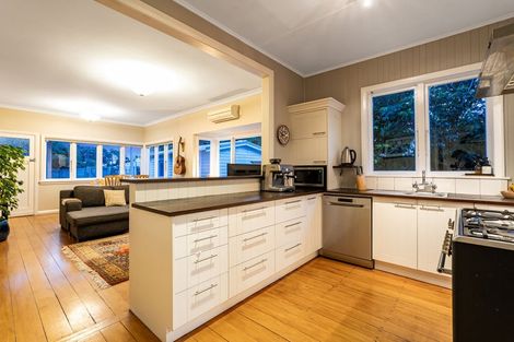 Photo of property in 19 Main Road, Titahi Bay, Porirua, 5022