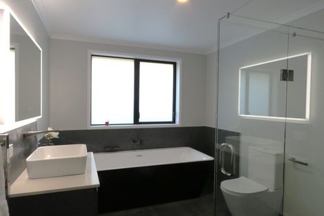 Photo of property in 2 Paapaka Way, Waiuku, 2123