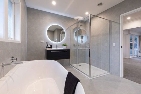 Photo of property in 4 Kerrymaria Place, Hillcrest, Auckland, 0627