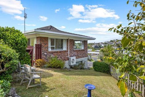Photo of property in 1/15 Battle Place, Glenfield, Auckland, 0629