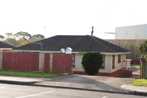 Photo of property in 71 Blake Road, Mangere East, Auckland, 2024