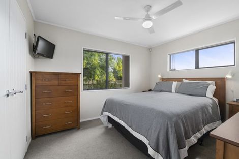 Photo of property in 71 Rhodes Drive, Kelvin Grove, Palmerston North, 4414