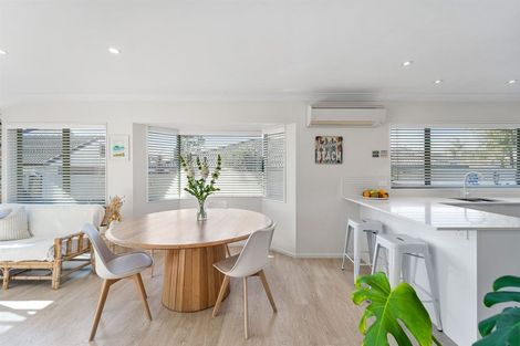 Photo of property in 43 Walton Street, Red Beach, 0932