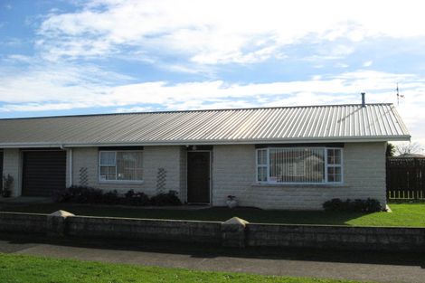 Photo of property in 663 Queen Street East, Levin, 5510