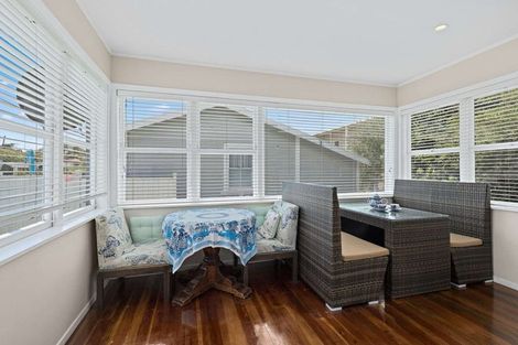 Photo of property in 1/221 Onewa Road, Birkenhead, Auckland, 0626