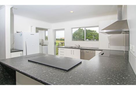 Photo of property in 5 Lori Lane, Coopers Beach, 0420