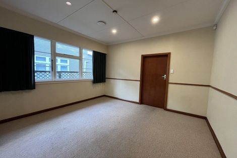 Photo of property in 28 Pahiatua Street, Hokowhitu, Palmerston North, 4410