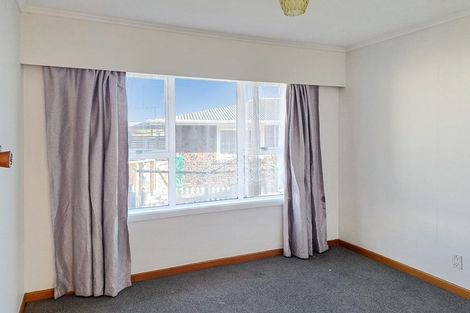 Photo of property in 2 Vera Road, Te Atatu South, Auckland, 0610