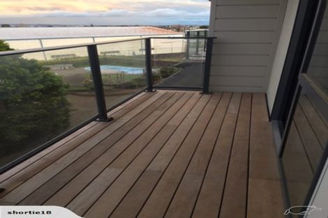 Photo of property in 68 Mountain Road, Henderson Valley, Auckland, 0612