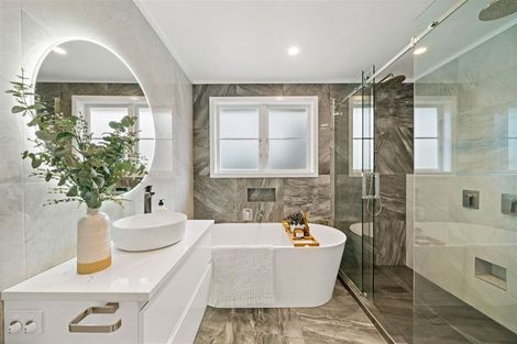 Photo of property in 15 Waione Avenue, Te Atatu Peninsula, Auckland, 0610