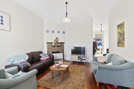 Photo of property in 21 Hawker Street, Mount Victoria, Wellington, 6011