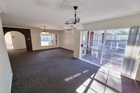 Photo of property in 2 Framalda Place, Conifer Grove, Takanini, 2112